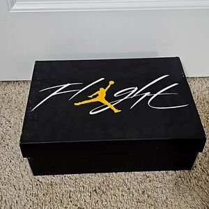 Jordan 4 Thunder Yellow and Black Men's Size 9